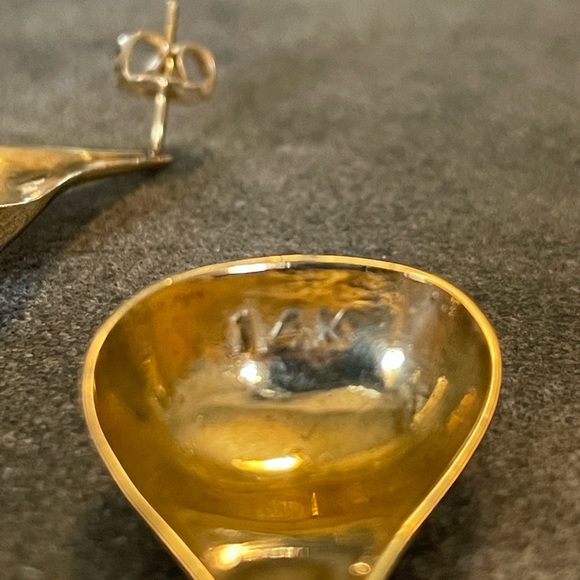 Pair of 14 k Gold Teardrop Earrings - Picture 6 of 11